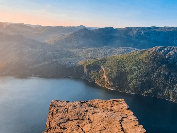 preikestolen-pulpit-rock-photo-no-people-anda-arko-blog-2048x1535